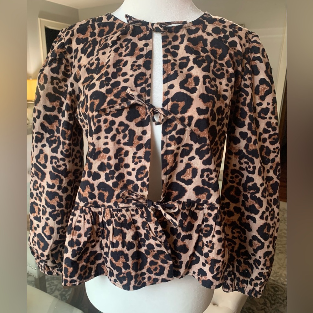 NWT Sim and Sam sz Medium Leopard print top
